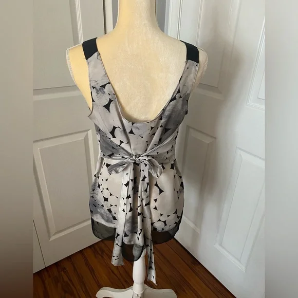 Simply Vera Sleeveless gray and black top - Picture 2 of 3